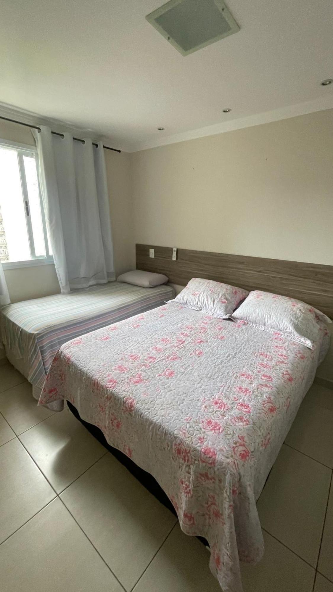Apartamento Praia Das Asturias Гуаружа Экстерьер фото